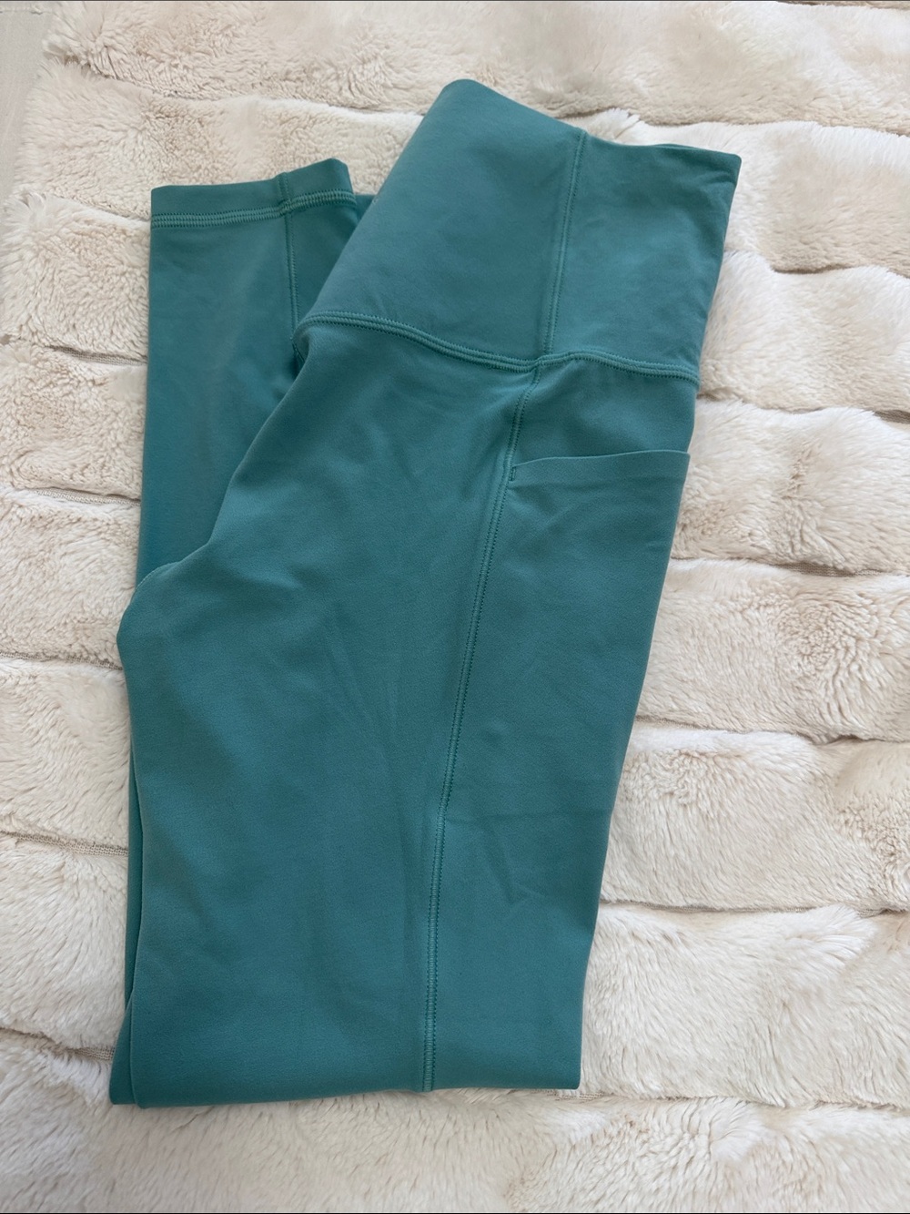 Athleta Salutation Stash 7/8 Tights in Light Mint
